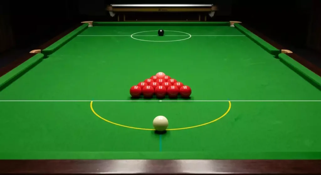 Mesa de snooker con bolas alineadas para un break máximo de 147 puntos